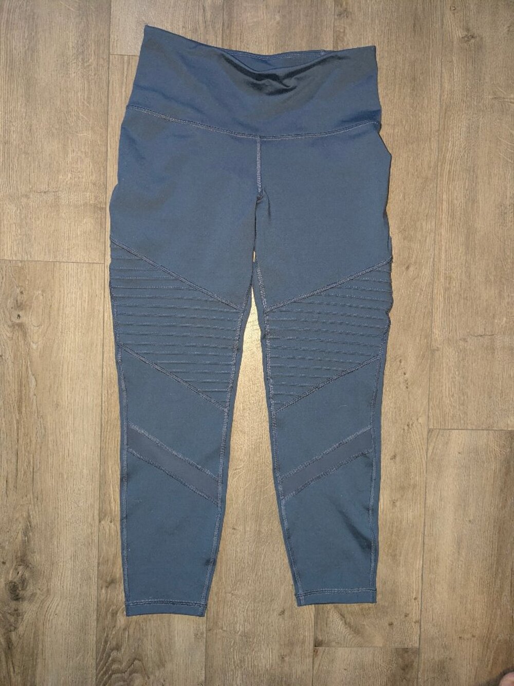 WOMENS OLD NAVY ACTIVE ELEVATE LEGGINGS - SIZE M